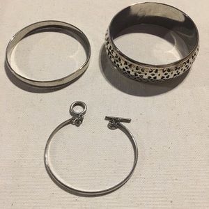 Set of bangles